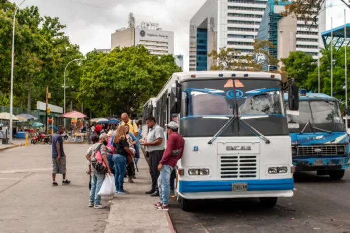 Crisis del combustible impulsa propuesta de pasaje a 25 bolívares