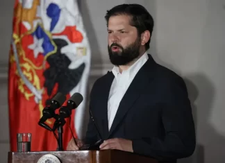 Denuncia por presunto abuso y difusión de fotos íntimas que implica a Boric sacude a Chile