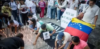 Familiares de "presos políticos" protestan en Caracas por su libertad y un "trato digno"