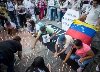 Familiares de "presos políticos" protestan en Caracas por su libertad y un "trato digno"