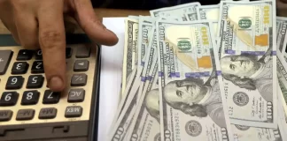 Depósitos bancarios caen en dólares por ajuste cambiario en octubre