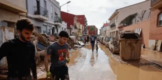La búsqueda de desaparecidos, la identificación de víctimas mortales, las tareas de limpieza y la reparación de infraestructuras continúan tres días después de las inundaciones que han asolado la provincia de Valencia, EFE/Ana Escobar