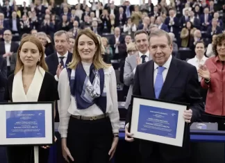 Edmundo González Urrutia recibe el premio Sájarov