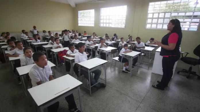 Docente venezolano necesita casi 30 veces su sueldo para alimentar a una familia
