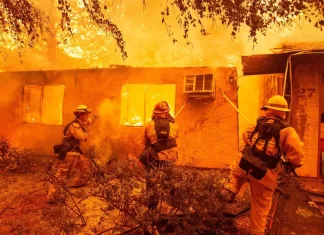 El incendio más devastador de Los Ángeles une a la comunidad y grandes empresas