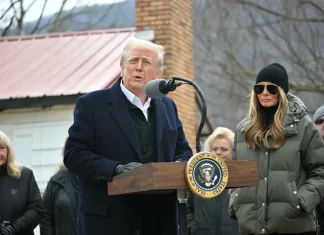 Trump asegura que "abrió el agua" en California