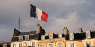 Francia ordena reducir personal diplomático venezolano en París