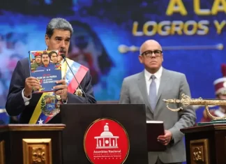 Maduro anuncia ministerio, satélite y reforma constitucional