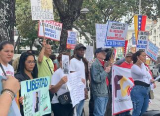 Familiares de presos políticos exigen justicia ante la Fiscalía
