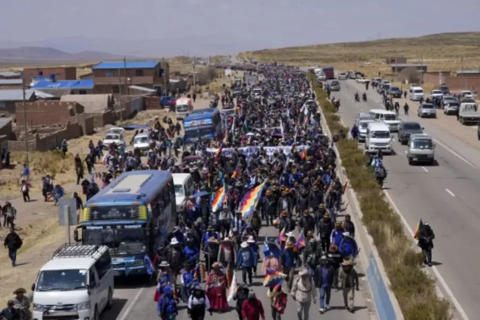 Marcha de seguidores de Evo Morales exige soluciones económicas al Gobierno