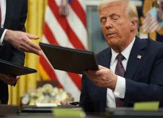 Trump congela fondos federales y afecta programas esenciales