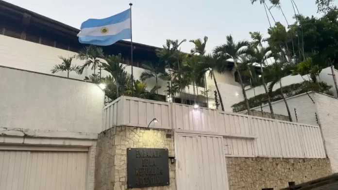 Carlos Barraza: ¿Chivo expiatorio o pieza clave en el robo de la embajada?