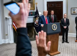 Casa Blanca asume control sobre selección de periodistas para cubrir a Trump