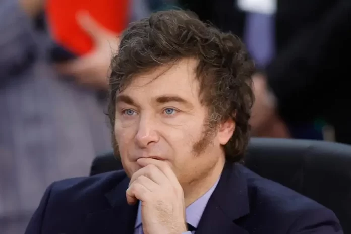 Denuncian al presidente Milei por presunta estafa con criptomoneda