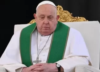 Papa Francisco hospitalizado por infección respiratoria compleja en Roma