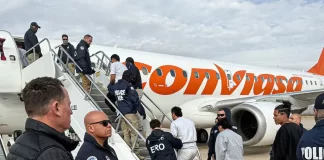 Supervisan deportación de venezolanos desde Texas a Caracas
