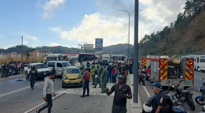 Accidente en la bajada de Tazón deja dos fallecidos y siete heridos