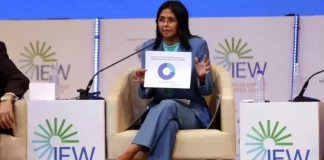 Delcy Rodríguez califica de "absurdo" excluir a Venezuela del mercado petrolero
