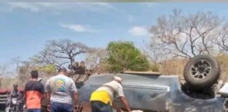 Dos fallecidos y ocho heridos tras volcamiento de camioneta en Guárico