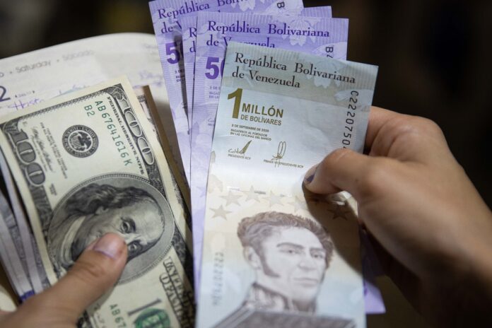 Bolívar se deprecia un 30% en 2025