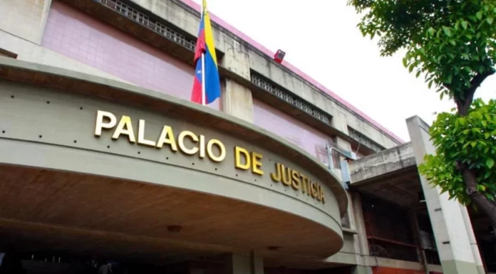 Audiencia de Román Camacho se difiere tras espera en el Palacio de Justicia