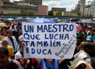 Profesores universitarios en Venezuela ganan solo 8 dólares al mes