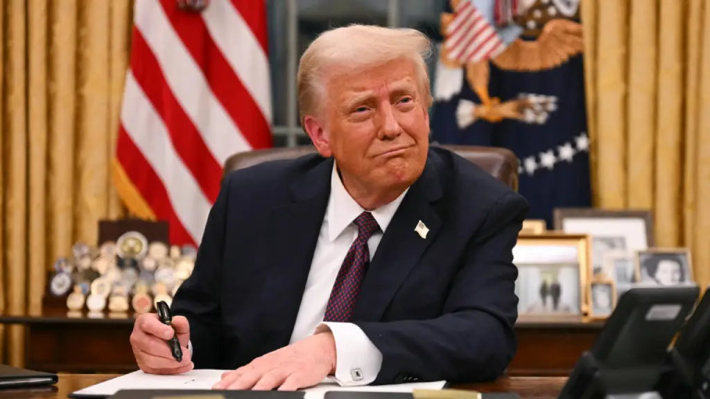 Trump firma orden para frenar a las ciudades santuario