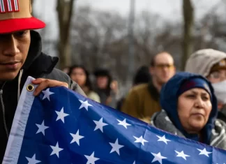 Jueza de Boston frena deportaciones masivas de Trump y protege a migrantes latinoamericanos