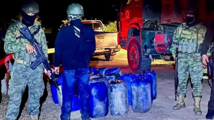 Ecuador decomisa más de 2.100 litros de combustible en frontera con Perú