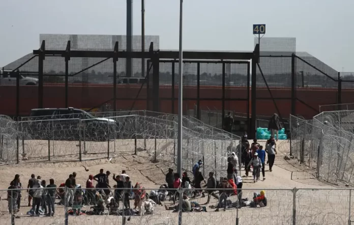 Cruces ilegales en frontera EE.UU.-México caen a mínimo histórico con políticas de Trump