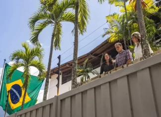 Opositores cumplen 400 días asilados en embajada argentina en Caracas