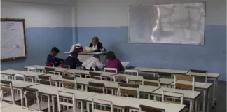 Matrícula en colegios privados cae 50% por crisis y migración