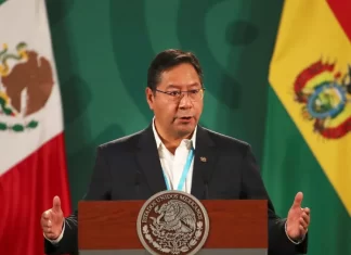 Luis Arce lanza su candidatura presidencial respaldado por el MAS
