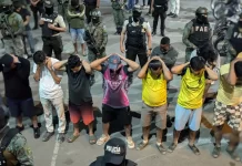 Policía detiene a 41 personas por violar toque de queda en Ecuador