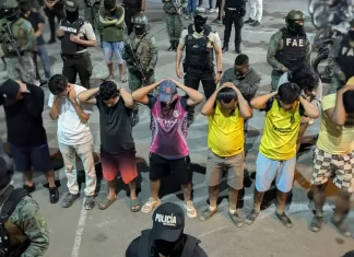 Policía detiene a 41 personas por violar toque de queda en Ecuador