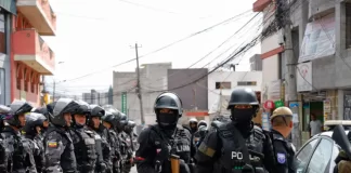 Guardias penitenciarios exigen seguridad tras masacre en Ecuador
