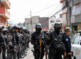 Guardias penitenciarios exigen seguridad tras masacre en Ecuador