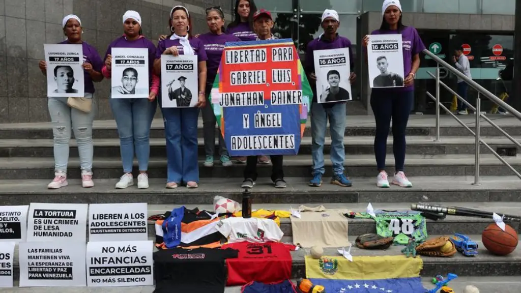 Familiares exigen a Unicef liberar a cinco adolescentes