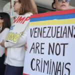 Jueza bloquea intento de Trump de eliminar parole humanitario
