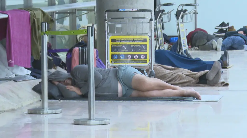 Aena refuerza controles en aeropuerto de Madrid por la presencia de personas sin hogar