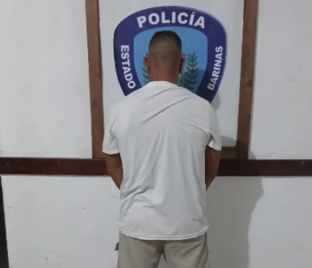 Entrenador agrede a árbitro en pleno partido juvenil y termina detenido