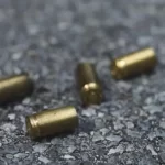 Una joven venezolana fue asesinada a tiros mientras paseaba con un niño