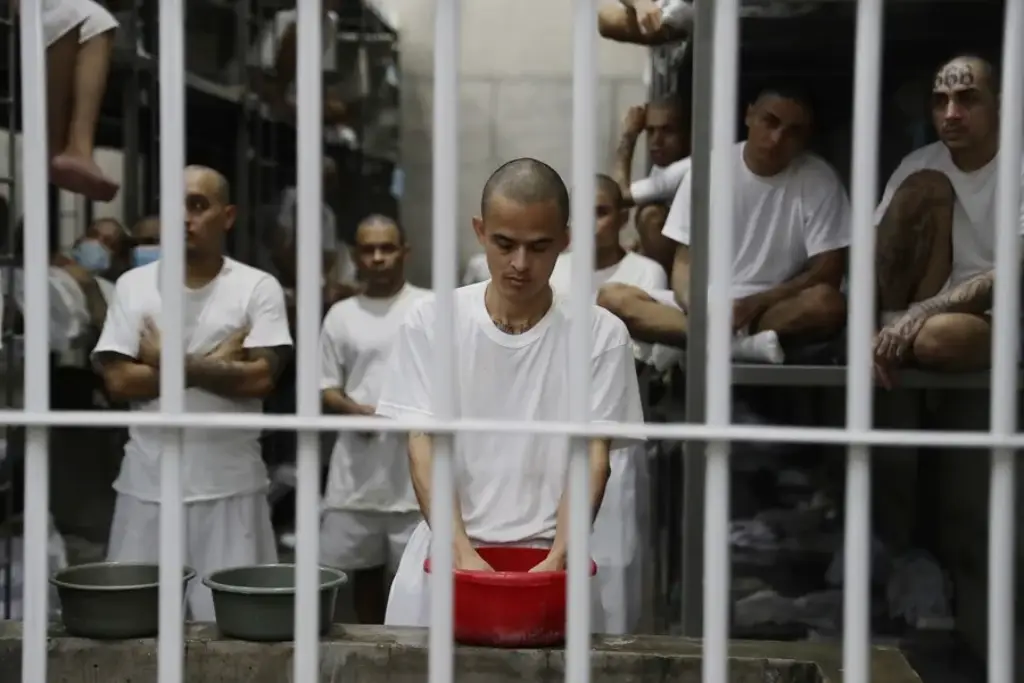 Bukele mantiene incomunicados a 252 venezolanos detenidos
