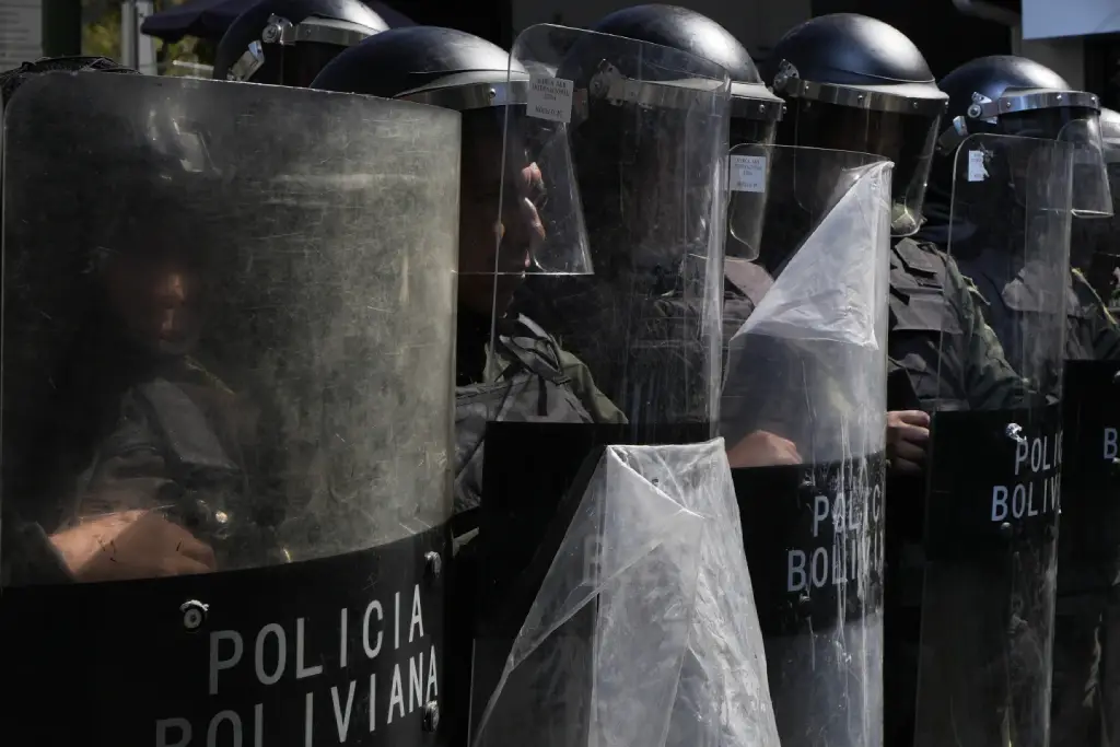 Protestas en Bolivia dejan 20 detenidos tras exigir candidatura de Evo