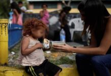 Salario de hambre y desnutrición infantil crisis social que persiste en Venezuela