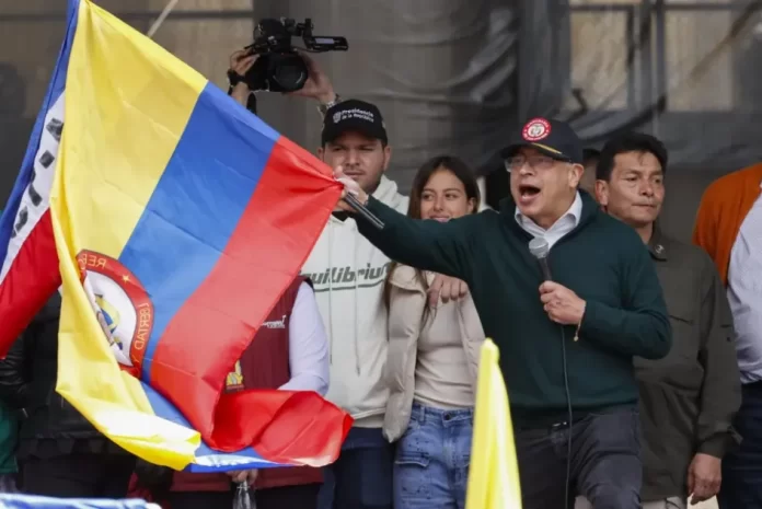 Petro acusa al Senado de fraude y llama a protesta masiva