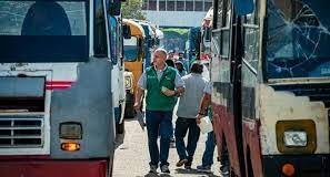 Pasaje urbano en Maracaibo desata protesta entre choferes y usuario