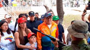 Rodríguez destaca paz y afluencia en centros de votación