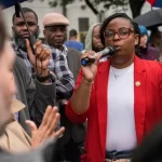 EE.UU. imputa a congresista por provocar disturbio en centro migratorio