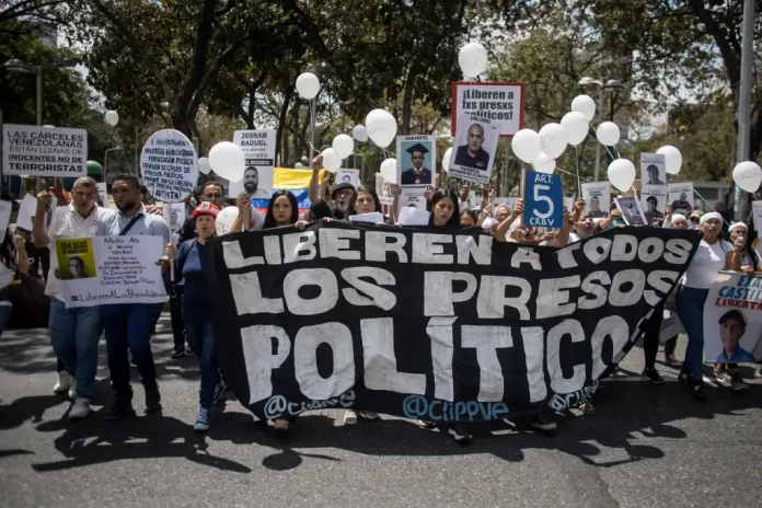 Foro Penal contabiliza 894 presos políticos en Venezuela